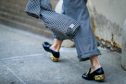 black shoes, check jumpsuit, checked, golden details, graphic jacket, graphic jumpsuit, graphic pants, grey jumpsuit, high heels, houndstooth pattern, jewellery, leather shoes, plaid, printed jacket, printed jumpsuit, printed pants, ralph lauren, trousers, varnished leather shoes, street style, jonathan paciullo, FW, frenchystyle, fashion week, NYFW, NEW YORK, AUTUMN WINTER 2018-2019, AW 18-19, FALL WINTER 2018-2019, FW 18-19, atmosphere details, horizontal, detail, gala gonzalez