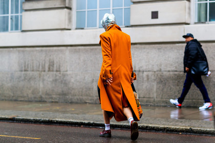 hood, leather shoes, orange coat, red shoes, white socks, street style, jonathan paciullo, FW, frenchystyle, fashion week, LFW, LONDON, AUTUMN WINTER 2018-2019, AW 18-19, FALL WINTER 2018-2019, FW 18-19, horizontal, atmosphere details, full length, Tatiana Cotliar