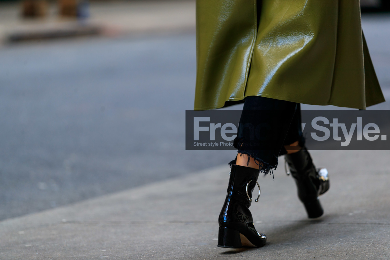 black denim, black shoes, denim pants, green coat, high heels, jeans, leather shoes, trousers, street style, jonathan paciullo, frenchystyle, NYFW, NEW YORK, AUTUMN WINTER 2019-2020, AW 19-20, FALL WINTER 2019-2020, FW 19-20, fashion week, FW, atmosphere details, horizontal, detail