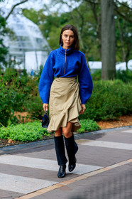 beige skirt, black bag, black shoes, blue sweater, high boots, high heels, high waist, leather shoes, mary leest, ruffles, zip, street style, jonathan paciullo, FW, frenchystyle, fashion week, NEW YORK, NYFW, SPRING SUMMER 2020, SS 20, vertical, full length