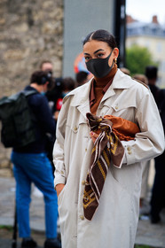 white trench coat, camel pullover, turtleneck pullover, silk shirt, beige leather sandals, brown scarf, chain printed scarf, golden earrings, hoop earrings, covid face mask, fashion week, frenchystyle, FW, jonathan paciullo, street style, PFW, PARIS, SPRING SUMMER 2021, SS 21, vertical, atmosphere details, detail
