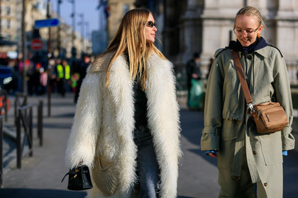 beige bag, beige coat, black bag, black denim, Fur coat, hermès, hoodie, leather bag, sunglasses, trousers, white fur, street style, jonathan paciullo, FW, frenchystyle, fashion week, PFW, PARIS, AUTUMN WINTER 2018-2019, FALL WINTER 2018-2019, FW 18-19, horizontal, atmosphere details, pernille teisbaek, alexandra carl