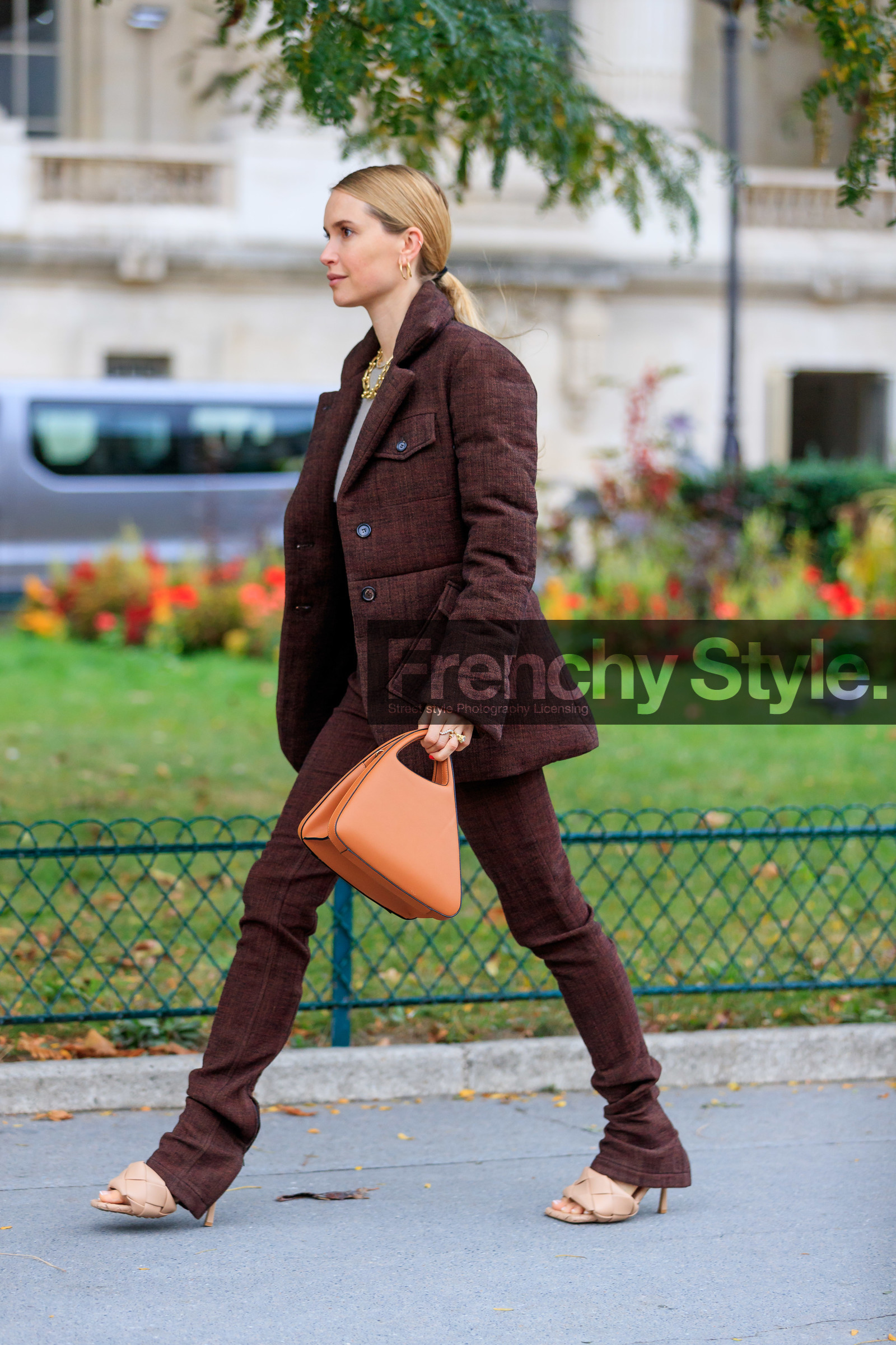 pernille teisbaek, brown coat, brown jacket, brown pants, brown suits, brown down jacket, flare pants, camel leather bag, hand bag, bottega veneta shoes, high heels sandals, plaited sandals, light beige leather sandals, fashion week, frenchystyle, FW, jonathan paciullo, street style, SPRING SUMMER 2020, SS 20, PFW, PARIS, vertical, full length