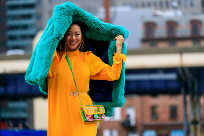 fur jacket, graphic bag, green fur, green jacket, leather bag, multicolor bag, orange dress, over the shoulder, pleated dress, printed bag, transparent bag, street style, jonathan paciullo, FW, frenchystyle, fashion week, NYFW, NEW YORK, AUTUMN WINTER 2018-2019, AW 18-19, FALL WINTER 2018-2019, FW 18-19, atmosphere details, horizontal, detail, aimee song