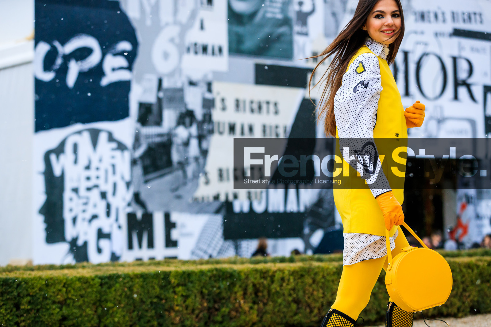 christian dior, graphic shirt, leather bag, leather gloves, printed shirt, striped shirt, tights, yellow bag, yellow dress, yellow gloves, fashion week, frenchystyle, FW, jonathan paciullo, street style, PFW, PARIS, AUTUMN WINTER 2018-2019, FALL WINTER 2018-2019, FW 18-19, horizontal, atmosphere details, doina ciobanu