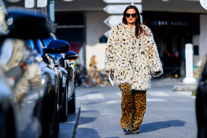 animal print, brown pants, fur jacket, graphic jacket, graphic pants, leopard, printed jacket, printed pants, sunglasses, trousers, white fur, street style, jonathan paciullo, FW, frenchystyle, fashion week, PFW, PARIS, AUTUMN WINTER 2018-2019, FALL WINTER 2018-2019, FW 18-19, horizontal, atmosphere details