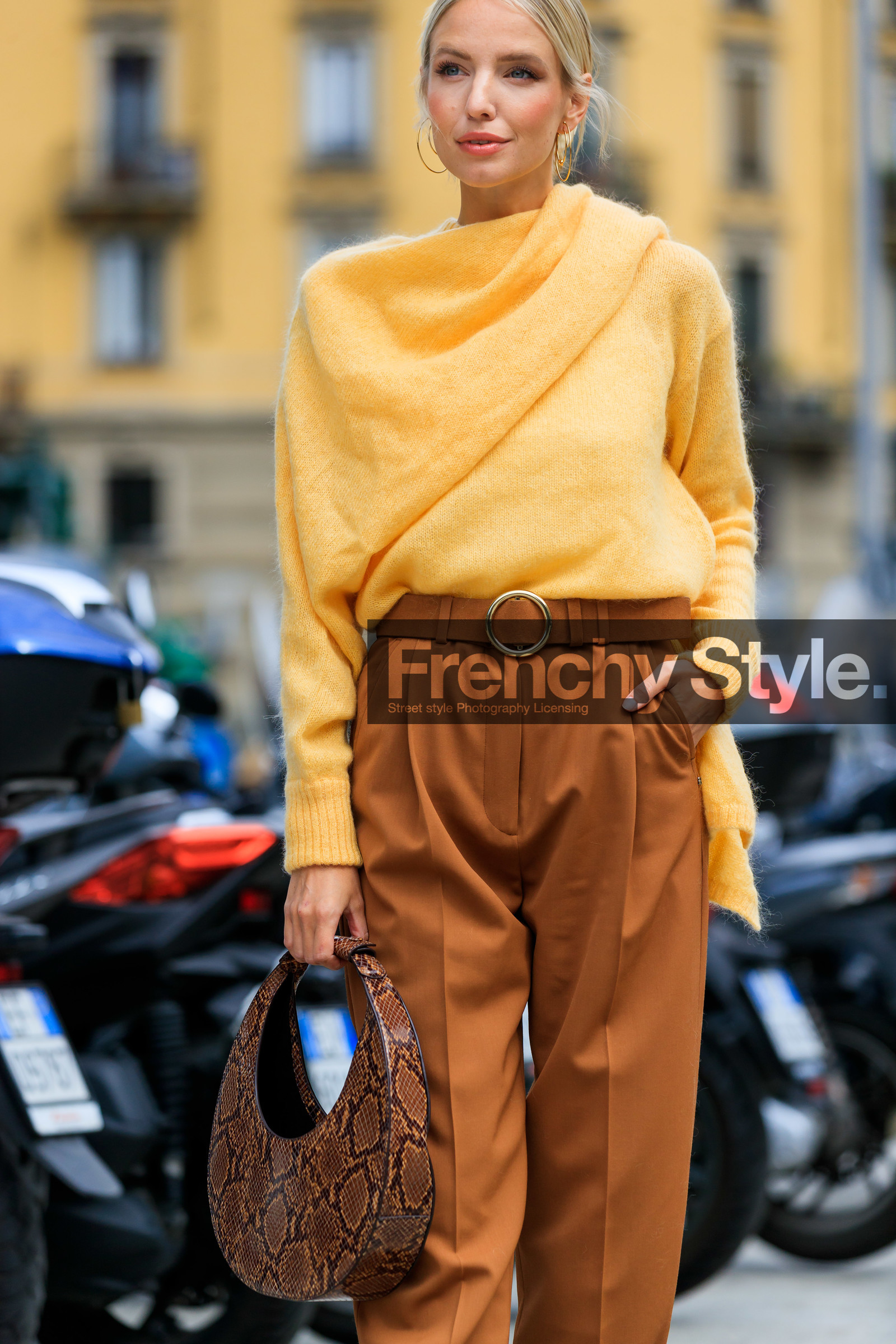 leonie hanne, yellow pullover, brown pants, belted pants, tailored pants, drape pullover, coperni bag, round shape bag, animal skin bag, golden earrings, hoop earrings, carrot pants, fashion week, frenchystyle, FW, jonathan paciullo, street style, vertical, atmosphere details, detail, MFW, MILAN, SPRING SUMMER 2020, SS 20