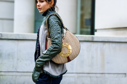 atmosphere details, AUTUMN WINTER 2017-2018, AW 17-18, beige bag, black top, detail, Doina Ciobanu, FALL WINTER 2017-2018, fashion week, frenchystyle, FW, FW 17-18, green jacket, horizontal, jonathan paciullo, leather bag, LFW, loewe, LONDON, street style, trousers