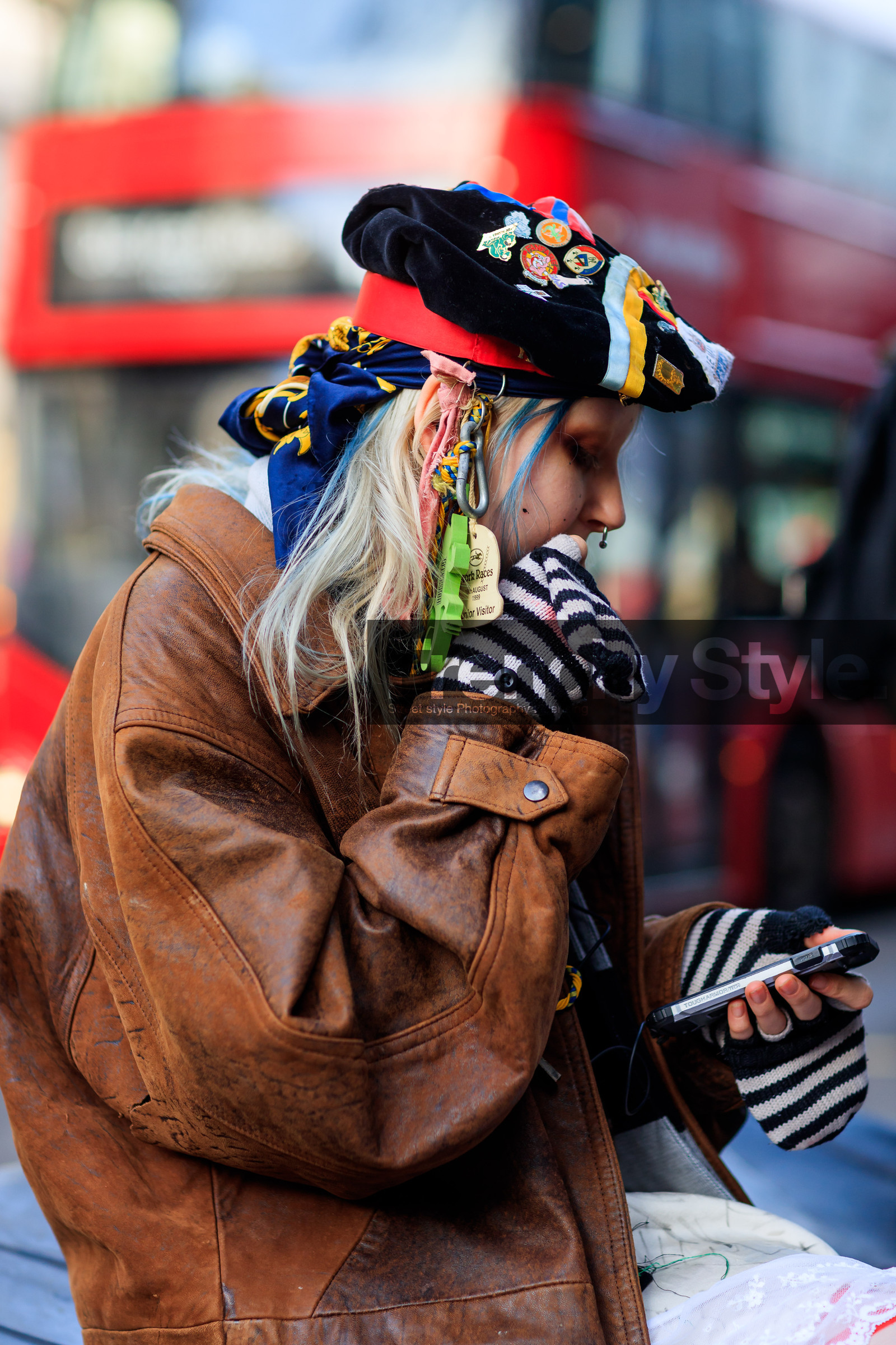 beret, black hat, blue scarf, brown jacket, embroideries, gloves, leather jacket, pins, velvet, fashion week, frenchystyle, FW, jonathan paciullo, street style, LFW, LONDON, AUTUMN WINTER 2018-2019, AW 18-19, FALL WINTER 2018-2019, FW 18-19, vertical, atmosphere details, detail