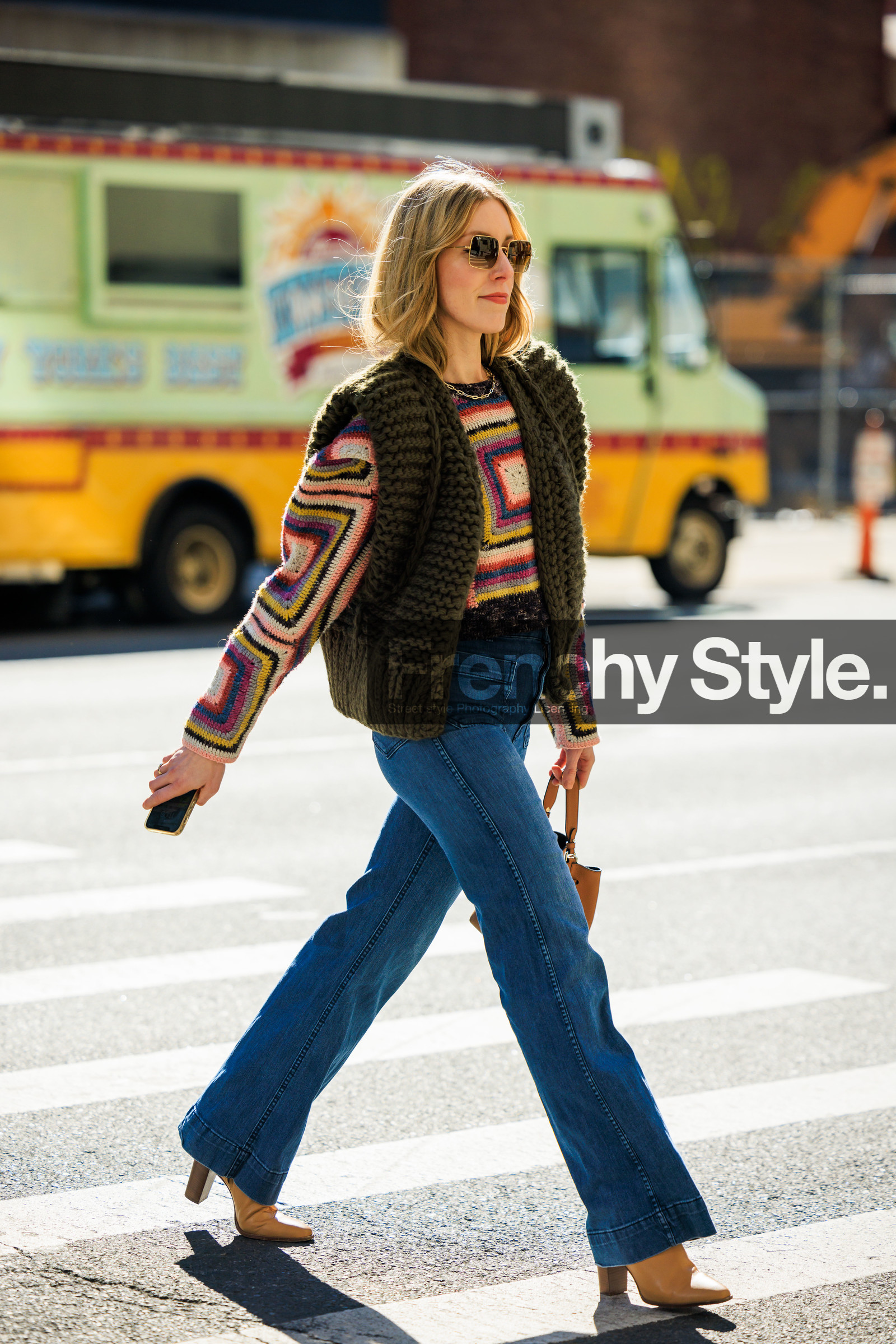 wideleg blue jeans, wideleg pants, kaki sleveless veste, knitted multicolor jumper, knits, knitwear, camel bottines, camel bucket bag, rayban sunglasses, 70S look, fashion week, frenchystyle, FW, jonathan paciullo, street style, NYFW, NEW YORK, AUTUMN WINTER 2022-2023, FALL WINTER 2022_2023, FW 22-23, vertical, full length