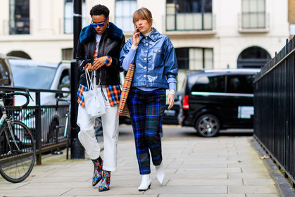 high heels, leather shoes, beige bag, blue jacket, blue pants, blue sweater, burberry, checked, checked pants, graphic pants, leather bag, leather jacket, plaid, printed pants, tartan, tote bag, black jacket, checked shirt, earrings, fur collar, multicolor shoes, printed shoes, sunglasses, trousers, white bag, white pants, yellow heels, street style, jonathan paciullo, FW, frenchystyle, fashion week, LFW, LONDON, AUTUMN WINTER 2018-2019, AW 18-19, FALL WINTER 2018-2019, FW 18-19, horizontal, atmosphere details, full length, donna wallace