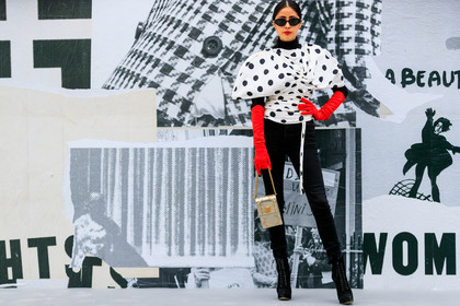 black denim, black shoes, denim pants, gold bag, graphic shirt, high heels, jeans, leather bag, leather shoes, polka dot, printed shirt, red gloves, sunglasses, trousers, white blouse, street style, jonathan paciullo, FW, frenchystyle, fashion week, PFW, PARIS, AUTUMN WINTER 2018-2019, FALL WINTER 2018-2019, FW 18-19, horizontal, atmosphere details, full length