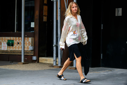 bicolor shoes, birkenstock, black shoes, black skirt, embroideries, holli rogers, holly rodgers, leather shoes, white blouse, street style, jonathan paciullo, FW, frenchystyle, fashion week, NEW YORK, NYFW, SPRING SUMMER 2020, SS 20, horizontal, atmosphere details, full length