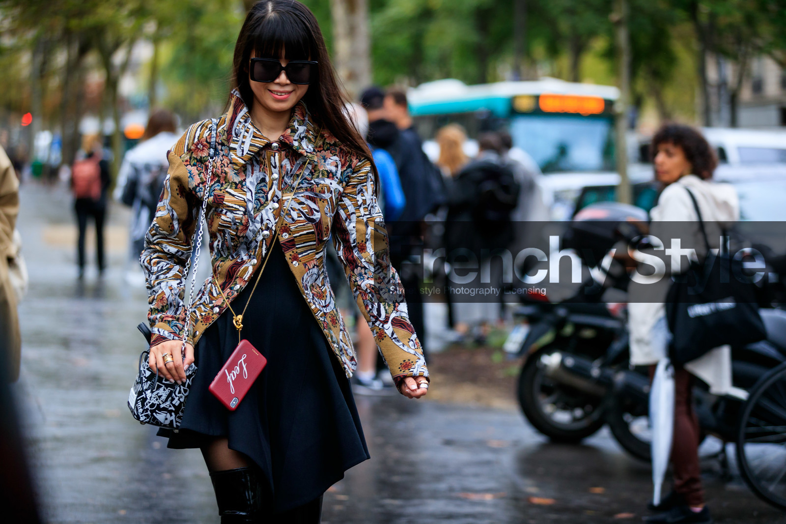 leaf greener, patchwork shirt, kaki shirt, embroidered shirt, floral embroidered shirt, black dress, black sunglasses, square shape glasses, iphone, fashion week, frenchystyle, FW, jonathan paciullo, street style, SPRING SUMMER 2020, SS 20, PFW, PARIS, horizontal, atmosphere details, detail