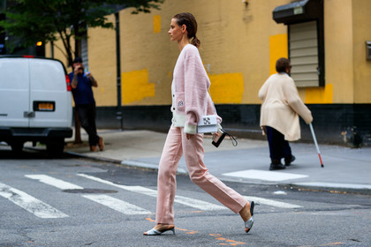giedre dukauskaite, high heels, lacoste, leather bag, leather shoes, off white, pink cardigan, pink pants, silver shoes, trousers, white bag, white shoes, street style, jonathan paciullo, FW, frenchystyle, fashion week, NEW YORK, NYFW, SPRING SUMMER 2020, SS 20, horizontal, atmosphere details, full length