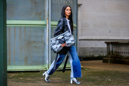 black leather perfecto, margiela bag, margiela boots, oversize jacket, oversize perfecto, silvered bag, quilted bag, silvered boots, high heels boots, denim, light blue jeans, blue jeans, patchwork jeans, flare jeans, fiona zanetti, fashion week, frenchystyle, FW, jonathan paciullo, street style, SPRING SUMMER 2020, SS 20, PFW, PARIS, horizontal, atmosphere details, full length