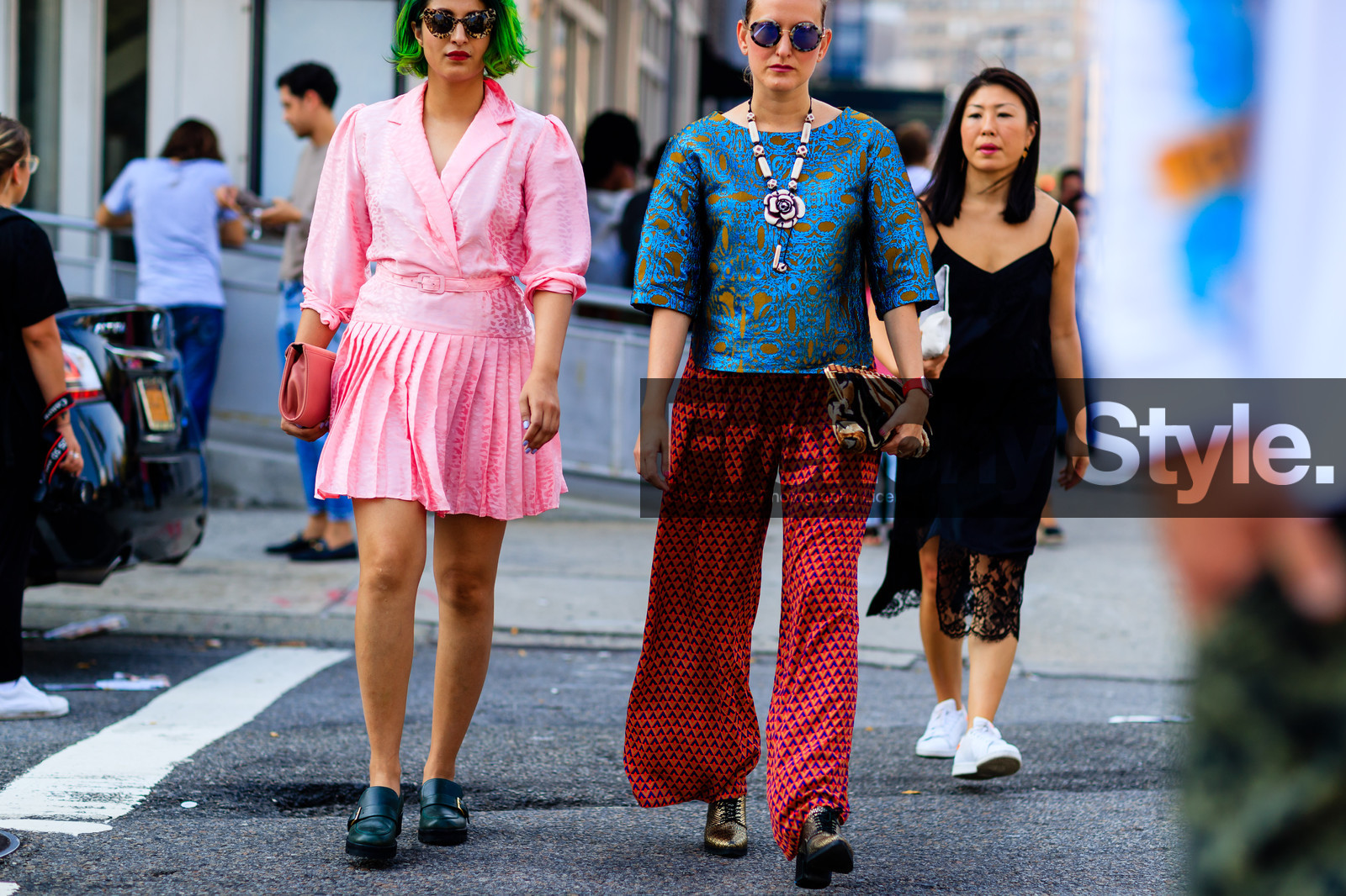 animal print, atmosphere details, blue top, detail, dyed hair, emerald, fashion week, frenchystyle, fuschia, FW, horizontal, jonathan paciullo, necklace, NEW YORK, NYFW, pink dress, pleated dress, Preetma Singh, printed clutch, printed pants, printed top, red pants, SPRING SUMMER 2017, SS 17, street style, sunglasses, trousers, woman