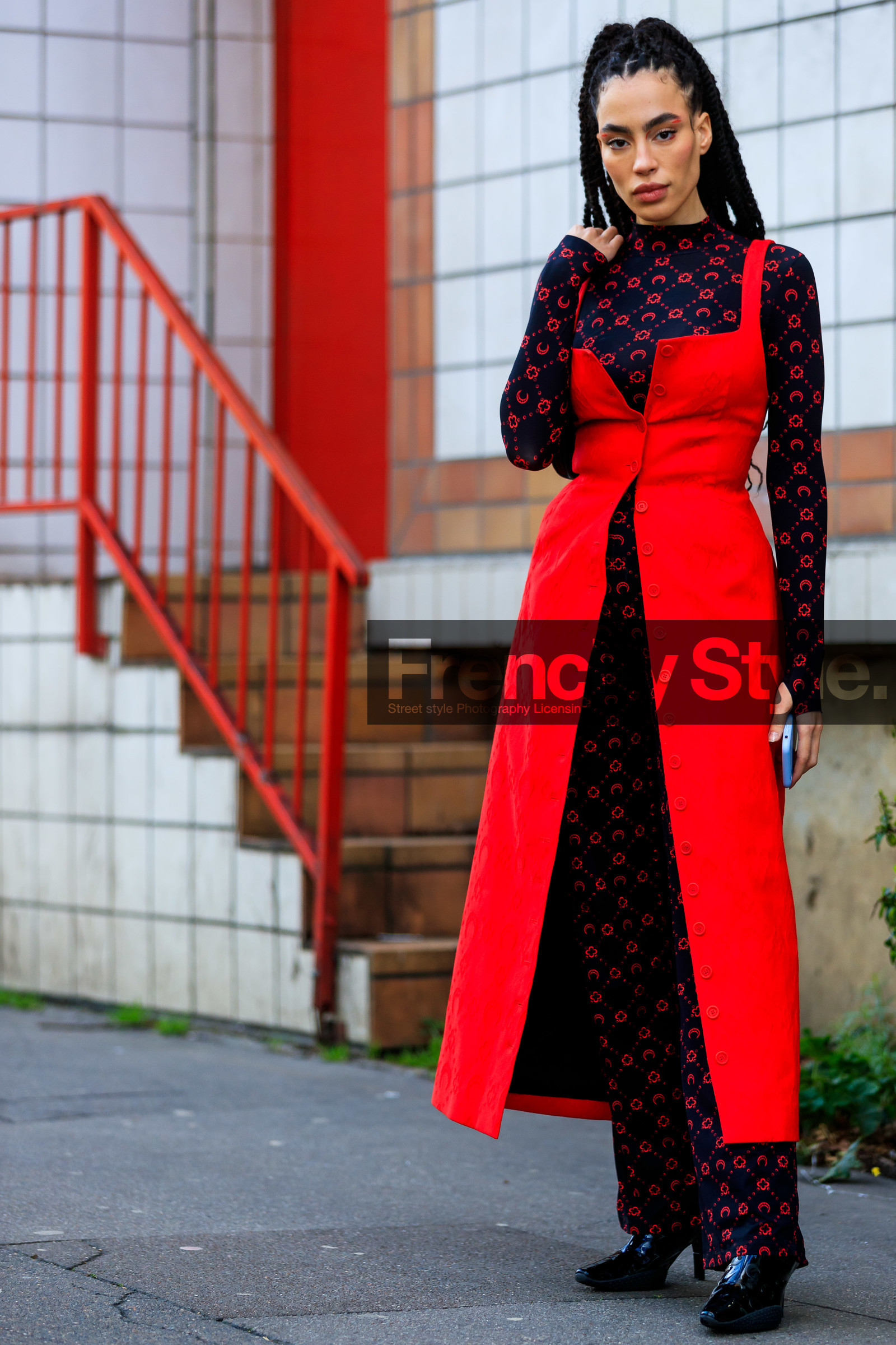 red dress, red top, red pants, black pants, black top, turtleneck top, technical fabric top, technical fabric pants, satin pants, monogrammed dress, monogrammed pants, monogrammed top, sleeveless dress, button dress, split dress, brocart dress, marine serre dress, marine serre pants, marine serre top, marine serre look, fashion week, frenchystyle, FW, jonathan paciullo, street style, PFW, PARIS, AUTUMN WINTER 2020-2021, FALL WINTER 2020-2021, FW 20-21, vertical, full length