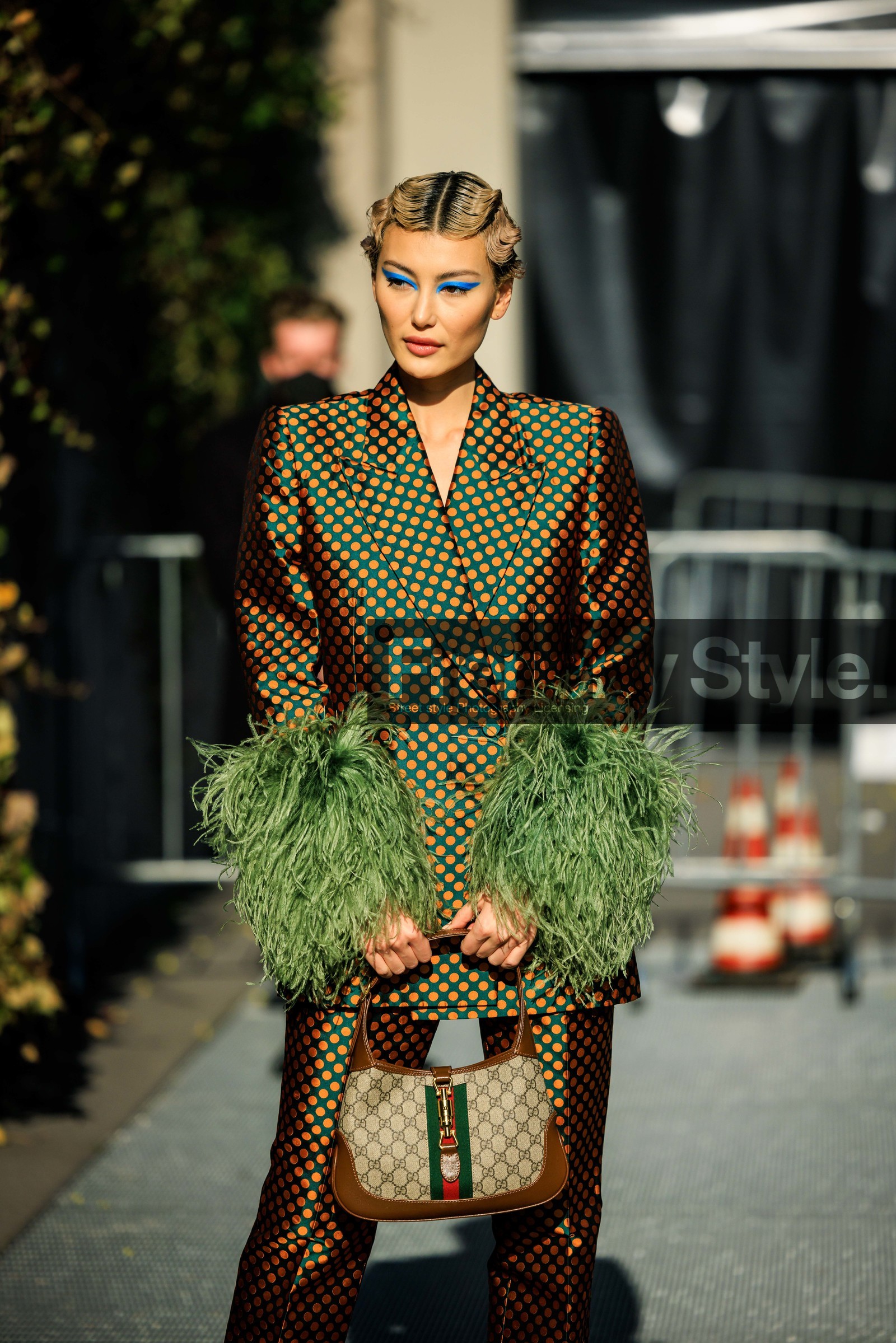 print suit, brown suit, dotts suit, feather sleeves, green feathers, gucci, gucci handbag, logo bag, blue eyeshadow, make up, hairstyle, amalie gassmann, street style, jonathan paciullo, FW, frenchystyle, fashion week, MFW, MILAN, FALL WINTER 2022_2023, AUTUMN WINTER 2022-2023, FW 22-23, vertical, atmosphere details