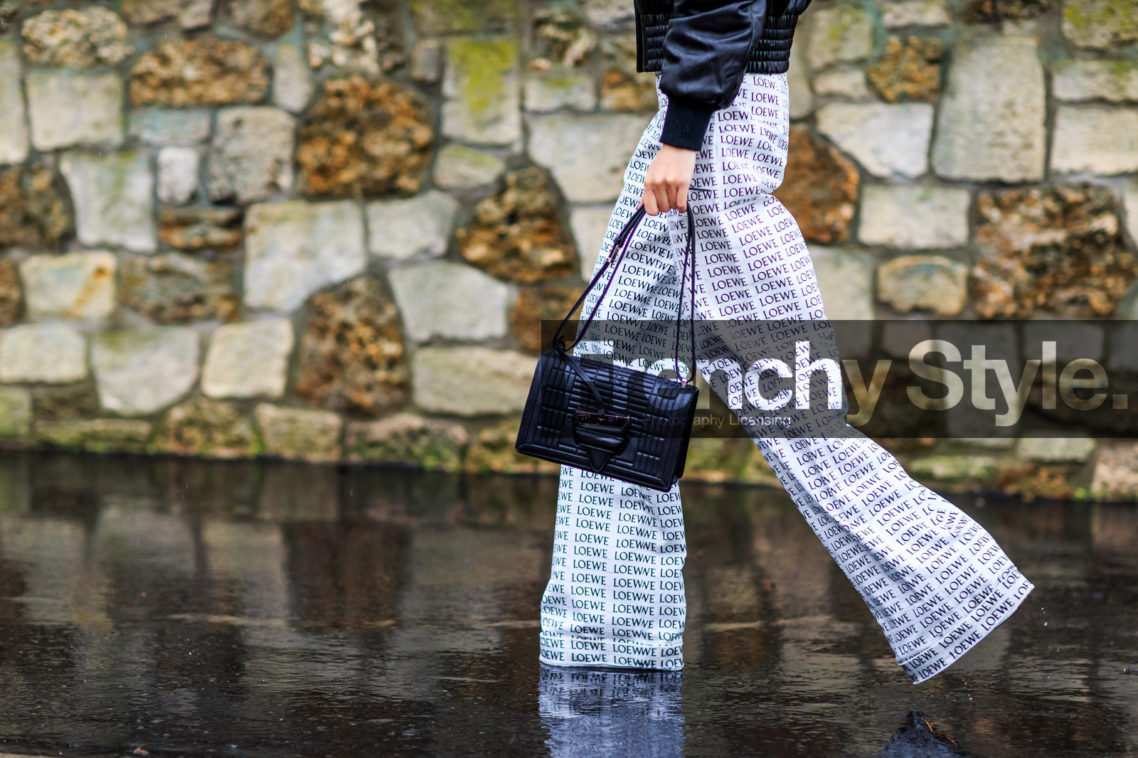 atmosphere details, AUTUMN WINTER 2016-2017, AW 16-17, black bag, black jacket, bomber jacket, detail, FALL WINTER 2016-2017, fashion week, frenchystyle, FW, FW 16-17, graphic pants, horizontal, jonathan paciullo, leather bag, loewe, PARIS, PFW, printed pants, street style, trousers, umbrella, white pants, yoyo cao
