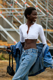 model, white top, long sleeves top, cropped top, denim, denim jacket, oversize jacket, light blue jacket, light blue jeans, fashion week, frenchystyle, FW, jonathan paciullo, street style, SPRING SUMMER 2020, SS 20, PFW, PARIS, vertical, atmosphere details, detail