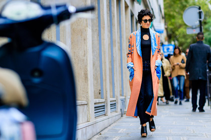 atmosphere details, black knit, black shoes, blue denim, clogs, denim pants, fashion week, frenchystyle, full length, FW, high heels, horizontal, japanese print, jeans, jonathan paciullo, leather shoes, orange jacket, PARIS, PFW, printed jacket, robe, SPRING SUMMER 2017, SS 17, street style, sunglasses, trousers, velvet, yasmin sewell