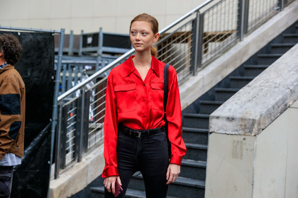 model, red shirt, silk shirt, black jeans, tight jeans, fashion week, frenchystyle, FW, jonathan paciullo, street style, SPRING SUMMER 2020, SS 20, PFW, PARIS, horizontal, atmosphere details, detail