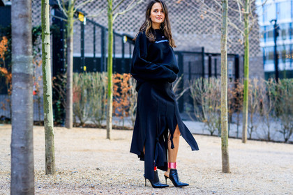 atmosphere details, AUTUMN WINTER 2017-2018, AW 17-18, balenciaga, black shoes, black skirt, black sweater, FALL WINTER 2017-2018, fashion week, frenchystyle, full length, FW, FW 17-18, high heels, horizontal, jonathan paciullo, leather shoes, LFW, LONDON, street style, tone on tone, total look black