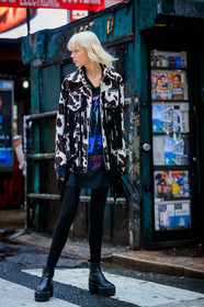 black shoes, black t shirt, cow skin, fringes, graphic jacket, leather jacket, leather shoes, printed jacket, printed t shirt, tights, street style, jonathan paciullo, FW, frenchystyle, fashion week, NYFW, NEW YORK, AUTUMN WINTER 2018-2019, AW 18-19, FALL WINTER 2018-2019, FW 18-19, vertical, full length, model, marjan jonkman
