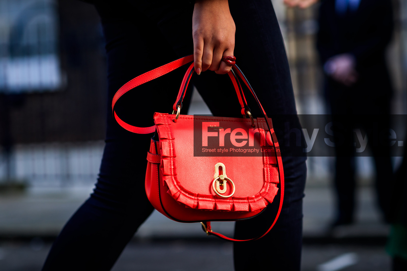 leather bag, mulberry, red bag, trousers, fashion week, frenchystyle, FW, jonathan paciullo, street style, LFW, LONDON, AUTUMN WINTER 2018-2019, AW 18-19, FALL WINTER 2018-2019, FW 18-19, horizontal, atmosphere details, detail