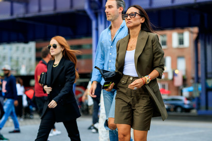 black bag, blazer, bracelet, Elizabeth von Guttman, green jacket, green shorts, leather bag, rings, sunglasses, watch, white t shirt, street style, jonathan paciullo, FW, frenchystyle, fashion week, NEW YORK, NYFW, SPRING SUMMER 2020, SS 20, horizontal, atmosphere details, detail
