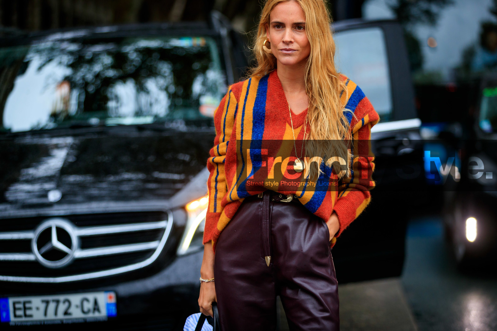 blanca miro scrimieri, red pullover, orange pullover, blue pullover, yellow pullover, low necked pullover, burgundy leather pants, long necklace, golden necklace, hoop earrings, golden earrings, belted pants, fashion week, frenchystyle, FW, jonathan paciullo, street style, SPRING SUMMER 2020, SS 20, PFW, PARIS, horizontal, atmosphere details, detail