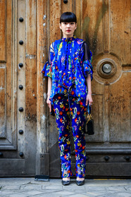 black bag, black shoes, blue pants, blue shirt, floral, flowers, graphic pants, leather bag, leather shoes, multicolor pants, multicolor shirt, printed pants, trousers, street style, jonathan paciullo, FW, frenchystyle, fashion week, PFW, PARIS, AUTUMN WINTER 2018-2019, FALL WINTER 2018-2019, FW 18-19, vertical, full length, kozue akimoto