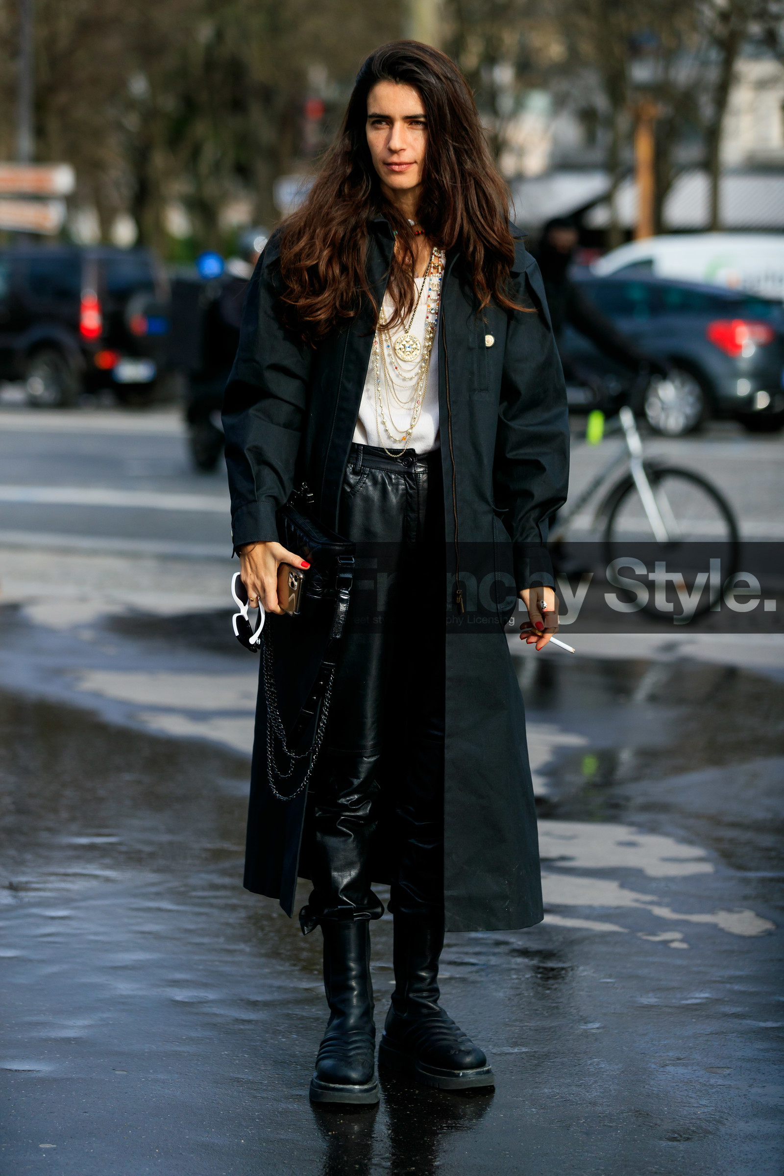 chiara totire, chanel bag, chanel jacket, chanel necklace, dark green parka, white t-shirt, black leather pants, black polish bag, long necklace, stone necklace, golden necklace, logo necklace, pearl necklace, black leather boots, flat boots, fashion week, frenchystyle, FW, jonathan paciullo, street style, PFW, PARIS, vertical, full length