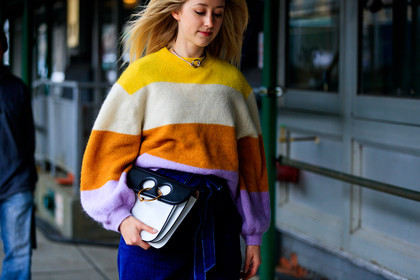 black and white bag, blue denim, denim pants, jeans, jw anderson, leather bag, multicolor sweater, orange, purple, striped sweater, trousers, yellow, street style, jonathan paciullo, FW, frenchystyle, fashion week, NYFW, NEW YORK, AUTUMN WINTER 2018-2019, AW 18-19, FALL WINTER 2018-2019, FW 18-19, atmosphere details, horizontal, detail
