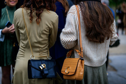 close up detail, bag detail, back details, black leather bag, camel leather bag, crossbody bag, shoulder bag, animal skin bag, golden chain strap bag, white pullover, beige dress, golden buckle bag, fashion week, frenchystyle, FW, jonathan paciullo, street style, SPRING SUMMER 2020, SS 20, PFW, PARIS, horizontal, atmosphere details, detail