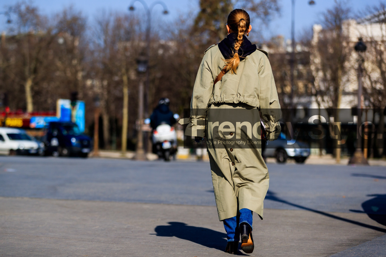beige coat, braids, high heels, hoodie, leather shoes, trousers, street style, jonathan paciullo, FW, frenchystyle, fashion week, PFW, PARIS, AUTUMN WINTER 2018-2019, FALL WINTER 2018-2019, FW 18-19, horizontal, atmosphere details, full length, alexandra carl