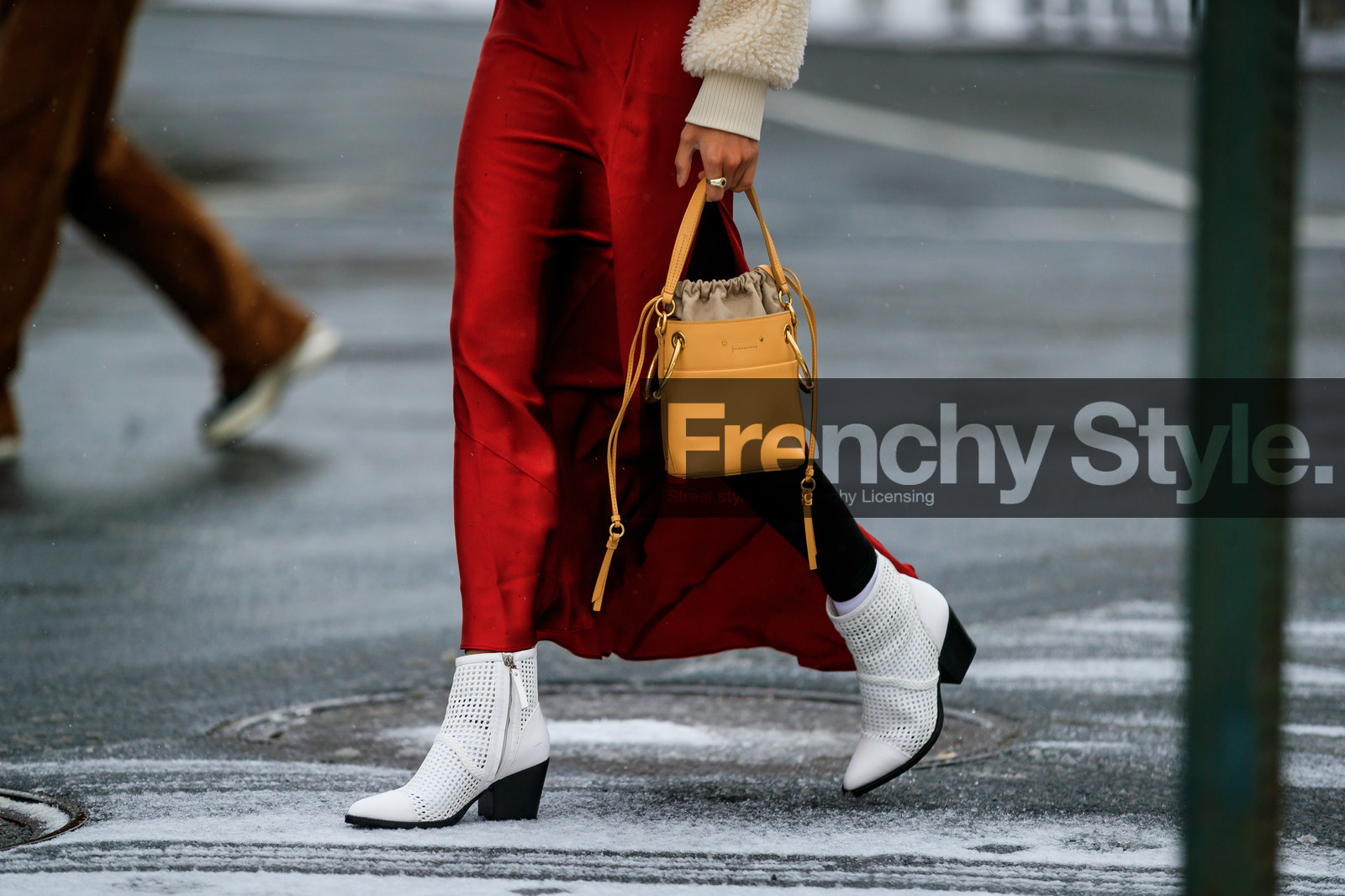 camel bag, chloé, high heels, leather bag, leather shoes, red skirt, rings, white boots, street style, jonathan paciullo, frenchystyle, NYFW, NEW YORK, AUTUMN WINTER 2019-2020, AW 19-20, FALL WINTER 2019-2020, FW 19-20, FW, fashion week, atmosphere details, horizontal, detail