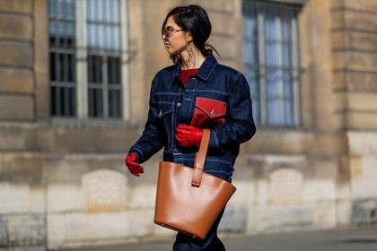 blue denim, brown bag, denim jacket, denim pants, jeans, leather bag, sunglasses, trousers, street style, jonathan paciullo, FW, frenchystyle, fashion week, PFW, PARIS, AUTUMN WINTER 2018-2019, FALL WINTER 2018-2019, FW 18-19, horizontal, atmosphere details, doina ciobanu