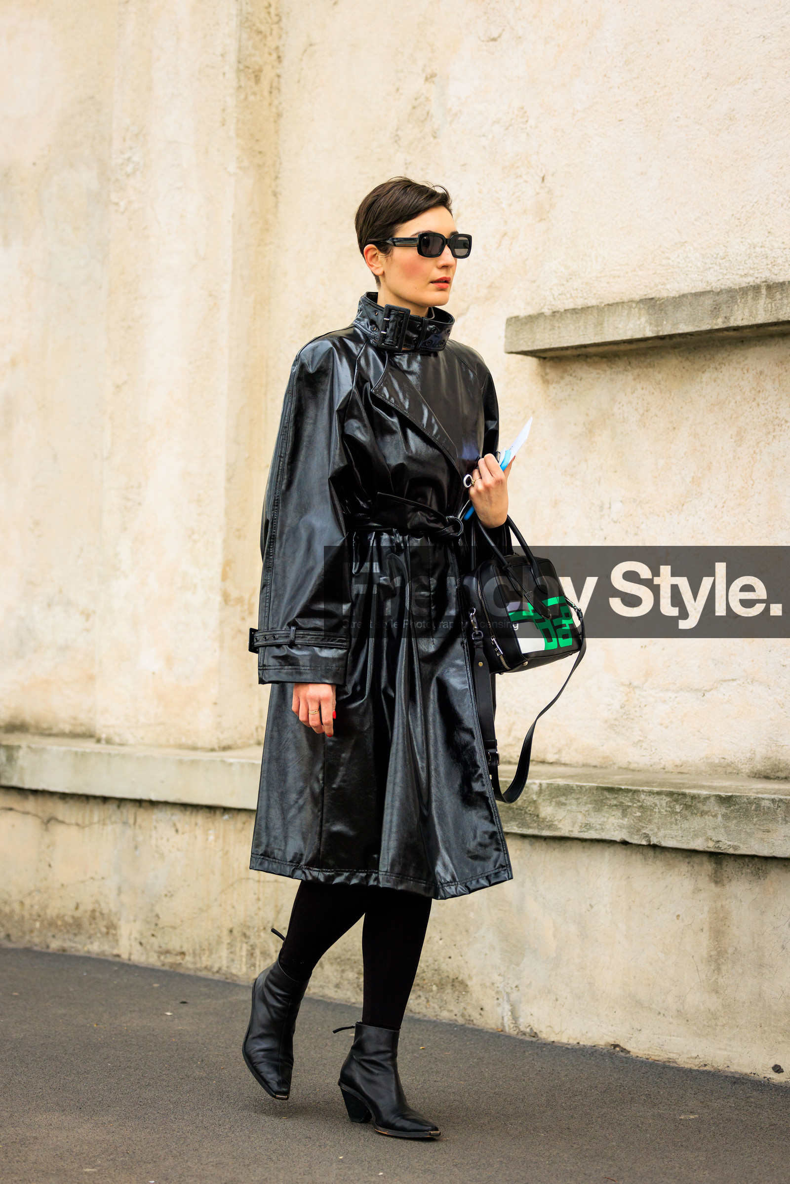prada bag, prada handbag, prada, black adidas sweat, black trench, black sunglasses, pattent trenchcoat, street style, jonathan paciullo, FW, frenchystyle, fashion week, MFW, MILAN, FALL WINTER 2022_2023, AUTUMN WINTER 2022-2023, FW 22-23, vertical, full length