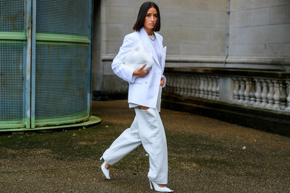 alexandra guerain, white total look, white jacket, white jeans, white pullover, white leather bag, white leather shoes, quilted bag, margiela bag, used jeans, oversize jacket, margiela pants, fashion week, frenchystyle, FW, jonathan paciullo, street style, SPRING SUMMER 2020, SS 20, PFW, PARIS, horizontal, atmosphere details, full length