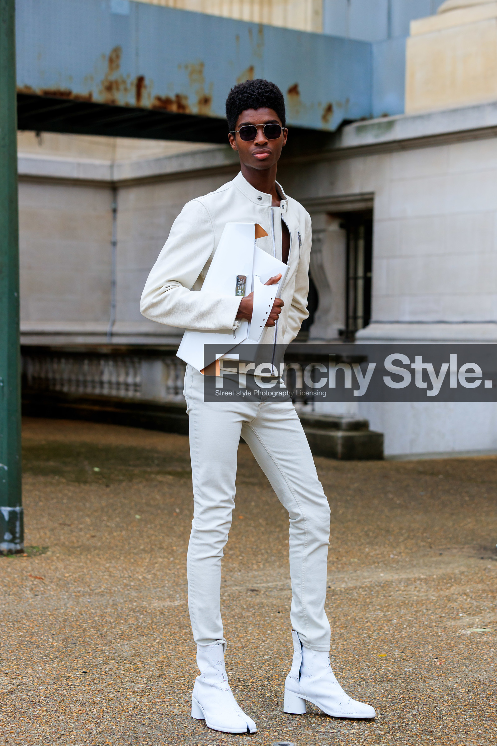 model, alton mason, white total look, white leather clutch, white leather bag, white leather boots, white leather jacket, white jeans, tight jeans, margiela bag, margiela boots, camel toe margiela boots, used boots, metalic frame sunglasses, fashion week, frenchystyle, FW, jonathan paciullo, street style, SPRING SUMMER 2020, SS 20, PFW, PARIS, vertical, full length