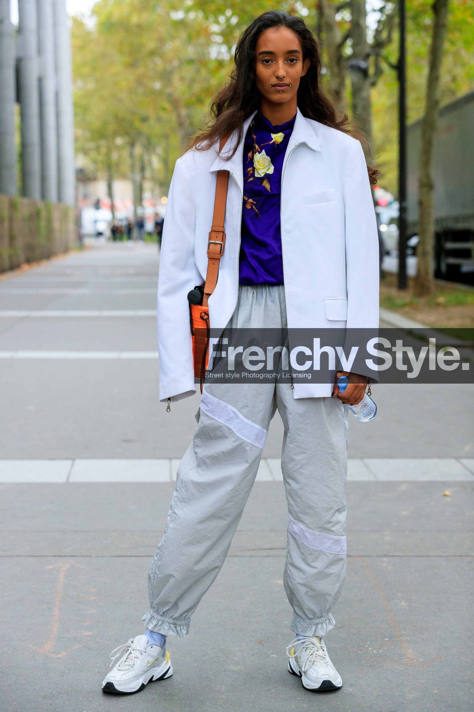 model, white jacket, light grey pants, zipped jacket, purple blouse, floral printed blouse, high collar blouse, silk blouse, sportswear, jogging pants, orange leather bag, animal skin bag, white sneakers, nike shoes, make up, make up details, studs make up, strassed make up, fashion week, frenchystyle, FW, jonathan paciullo, street style, SPRING SUMMER 2020, SS 20, PFW, PARIS, vertical, full length
