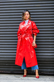 blue denim, denim pants, high heels, jeans, leather bag, leather coat, leather shoes, red bag, red coat, red shoes, trench coat, trousers, street style, jonathan paciullo, FW, frenchystyle, fashion week, NYFW, NEW YORK, AUTUMN WINTER 2018-2019, AW 18-19, FALL WINTER 2018-2019, FW 18-19, vertical, full length, aimee song