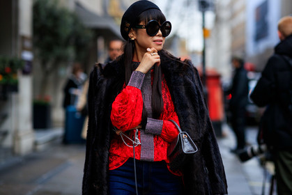 beret, black bag, black hat, brown coat, brown fur, earrings, embroidered jacket, embroideries, Fur coat, glitter, leaf greener, leather bag, over the shoulder, red jacket, rings, sunglasses, trousers, LONDON, LFW, fashion week, frenchystyle, FW, jonathan paciullo, street style, AUTUMN WINTER 2019-2020, AW 19-20, FW 19-20, FALL WINTER 2019-2020, horizontal, atmosphere details, detail