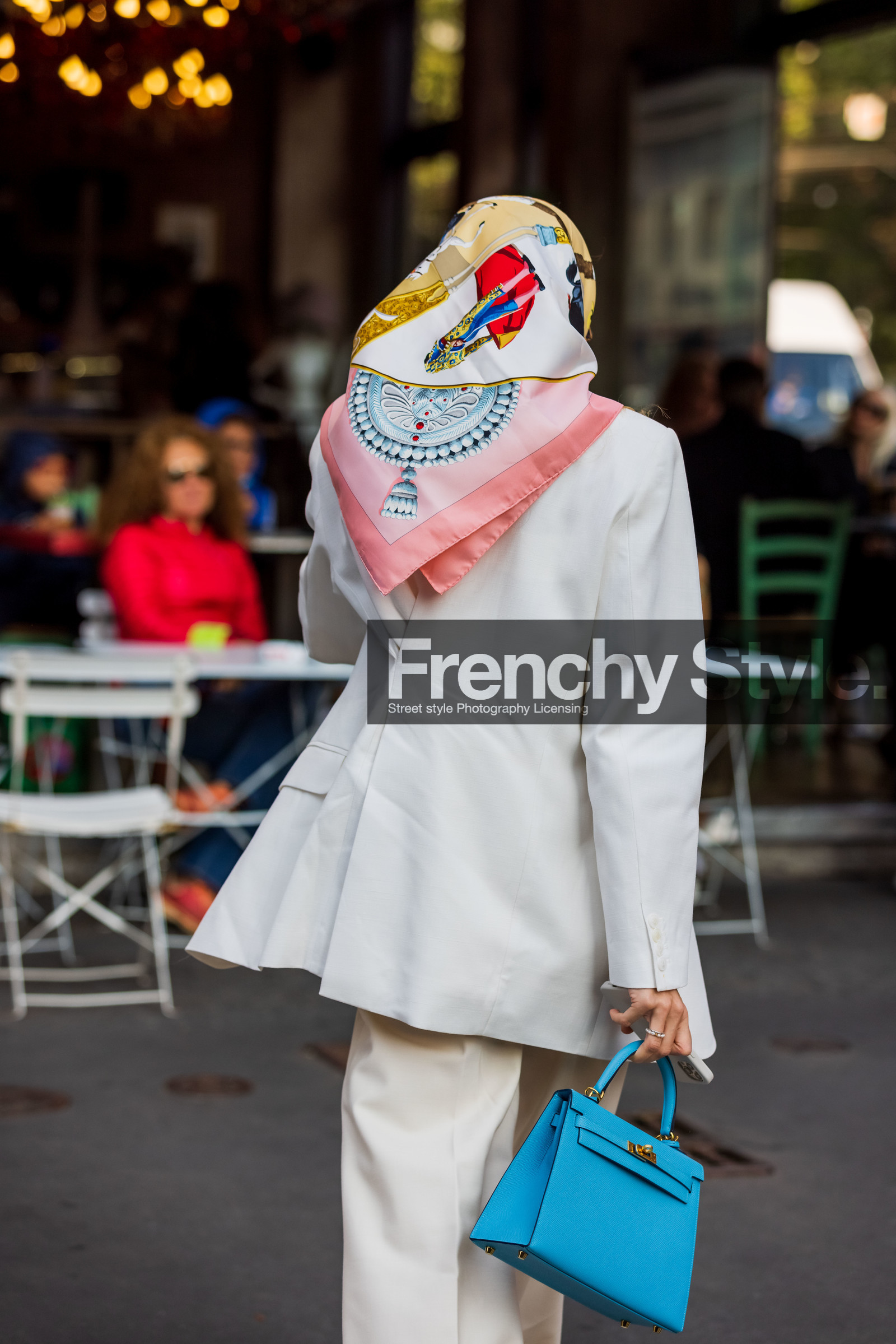 blue bag, color, crop top, hermes bag, leather bag, printed scarf, scarf, sunglasse, white blazer, white monochrome, white pants, birkin bag, hermes scarf, fashion week, frenchystyle, FW, jonathan paciullo, street style, MFW, MILAN, SPRING SUMMER 2022, SS 22, vertical, atmosphere details, detail