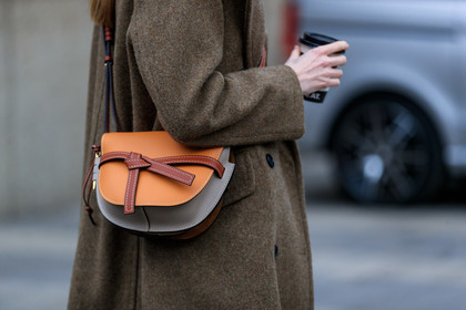 brown bag, brown coat, leather bag, loewe, street style, jonathan paciullo, FW, frenchystyle, fashion week, LFW, LONDON, AUTUMN WINTER 2018-2019, AW 18-19, FALL WINTER 2018-2019, FW 18-19, horizontal, atmosphere details, detail