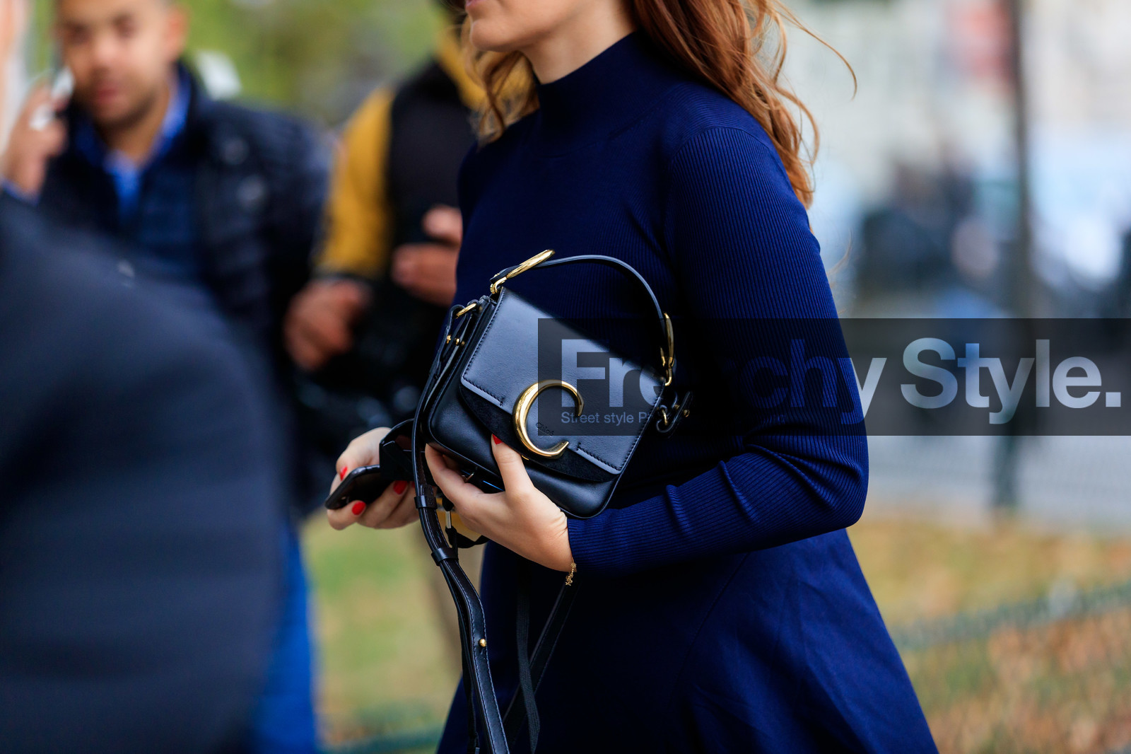 bag detail, close up detail, chloe bag, black leather bag, golden buckle bag, fashion week, frenchystyle, FW, jonathan paciullo, street style, SPRING SUMMER 2020, SS 20, PFW, PARIS, horizontal, atmosphere details, detail