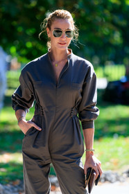 ece sukan, kaki jumpsuit, aviator sunglasses, metalic frame sunglasses, zipped jumpsuit, fashion week, frenchystyle, FW, jonathan paciullo, street style, vertical, atmosphere details, detail, MFW, MILAN, SPRING SUMMER 2020, SS 20