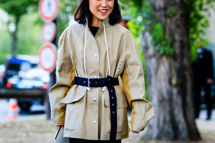 atmosphere details, beige coat, black belt, black pants, detail, fashion week, frenchystyle, FW, horizontal, jonathan paciullo, miyuki uesugi, PARIS, parka, PFW, SPRING SUMMER 2017, SS 17, street style, trousers